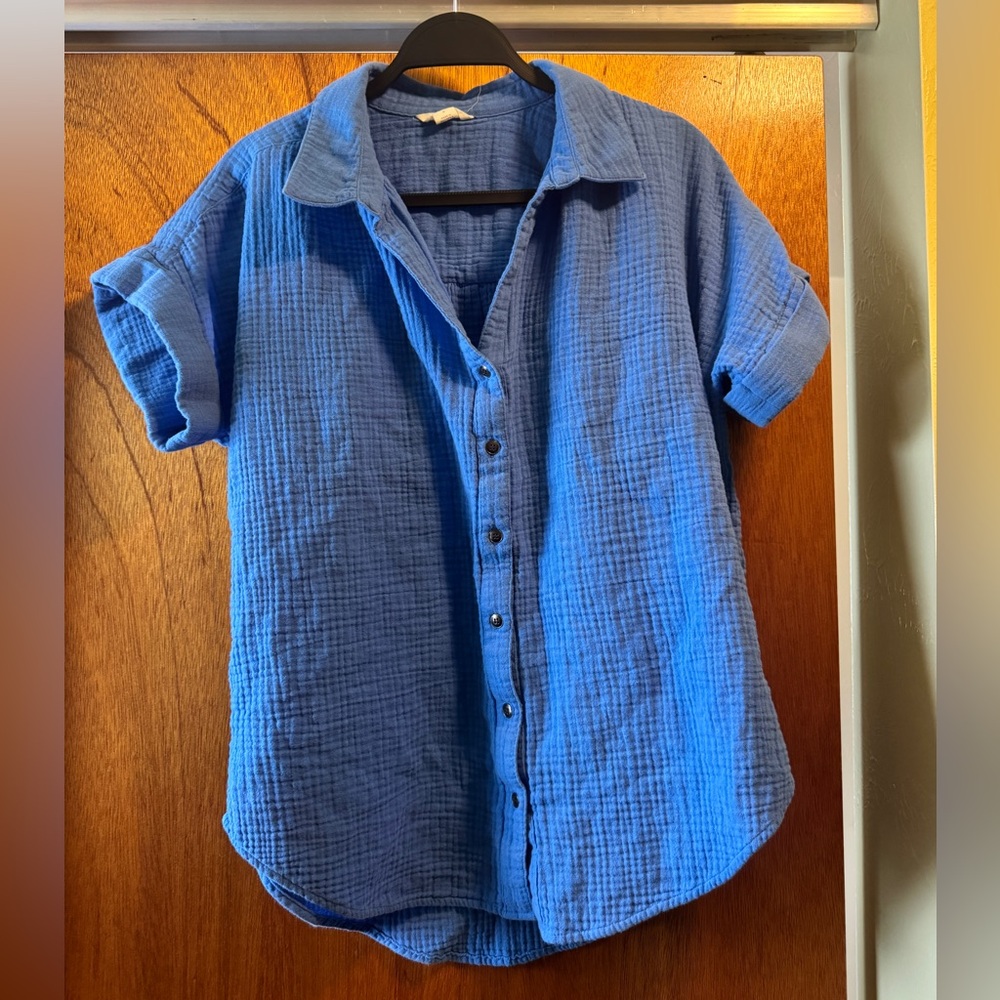 Caslon button up